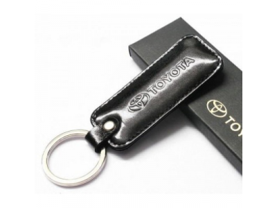 Брелок прямоугольный Toyota Key Pendant, Black, артикул OT1100321T от Toyota Брелок прямоугольный Toyota Key Pendant, Black, артикул OT1100321T